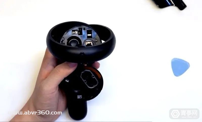 HTC Vive Focus 3拆解：镁铝合金框架，做工设计可圈可点