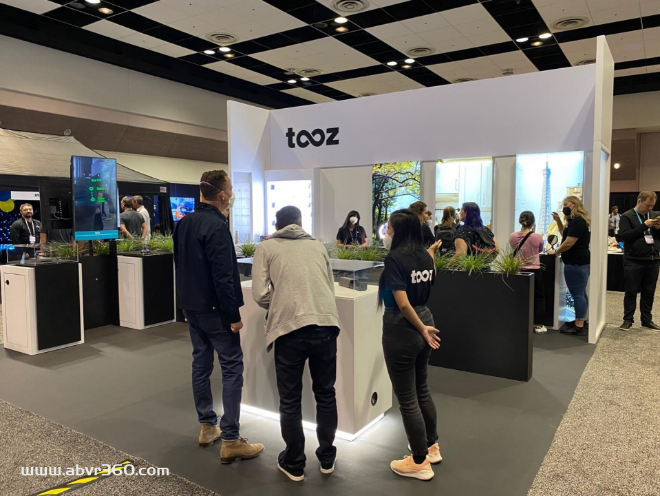 tooz 智能眼镜在美国举行的AWE 2022 增强现实世界博览会上展出