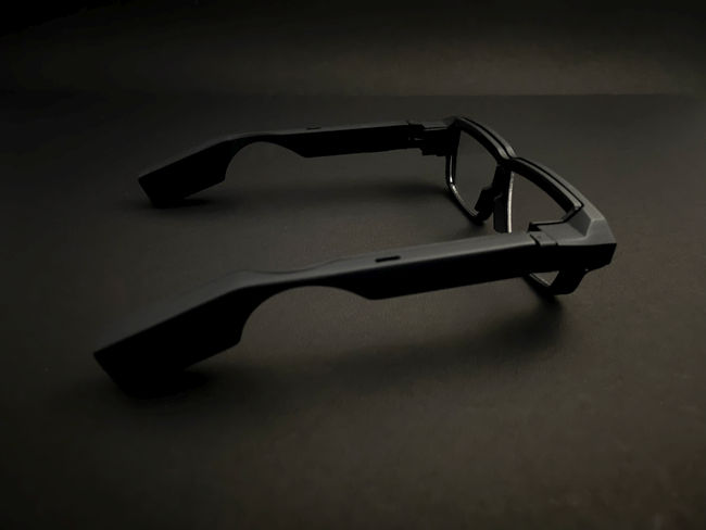 全球首款MicroLED的全彩真 AR 眼镜来了.....