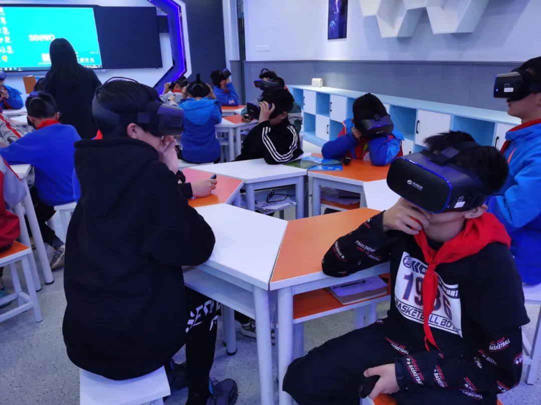大朋VR携手领点科技，千台P1 Ultra 4K一体机助力江西VR教育