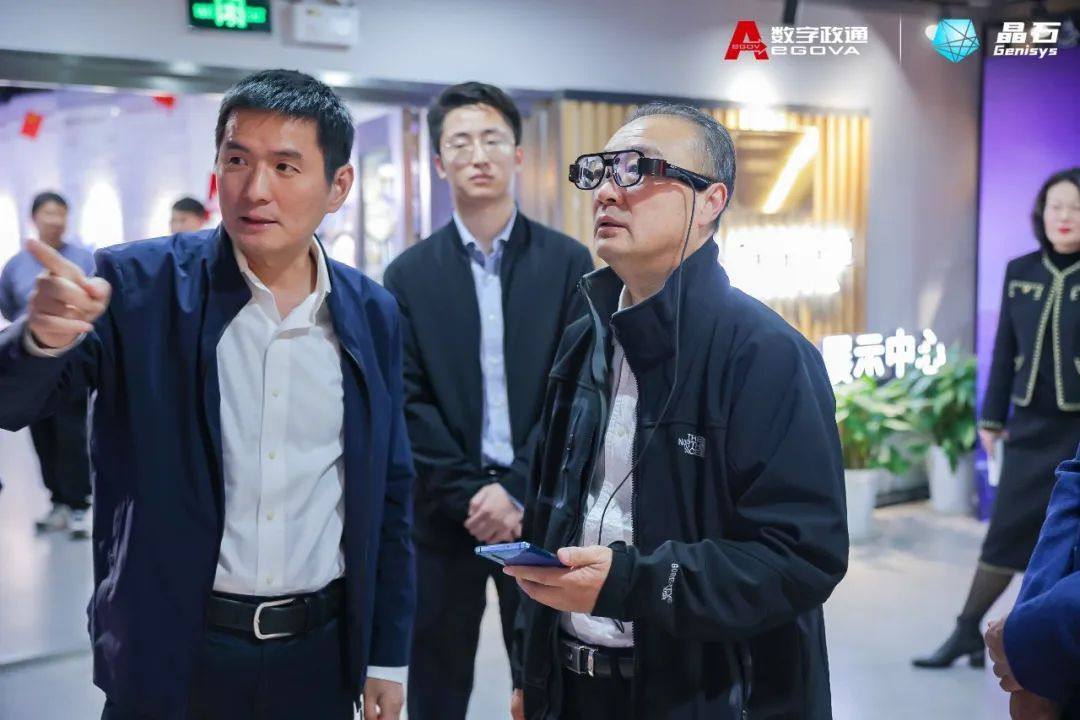 数字政通&灵犀微光联合开发“晶石AR眼镜”，携手赋能智慧城市建设