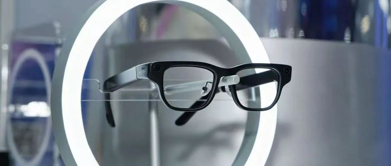 MWC 2026现场直击：科大讯飞40克AR翻译眼镜背后，一家中国光学厂商正在定义AR产业的“交付标准”