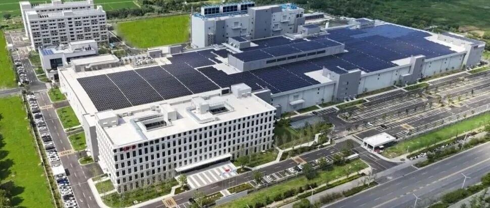 和熠光显60 亿元 OLED 模组项目关键节点落地！平板新线设备顺利搬入